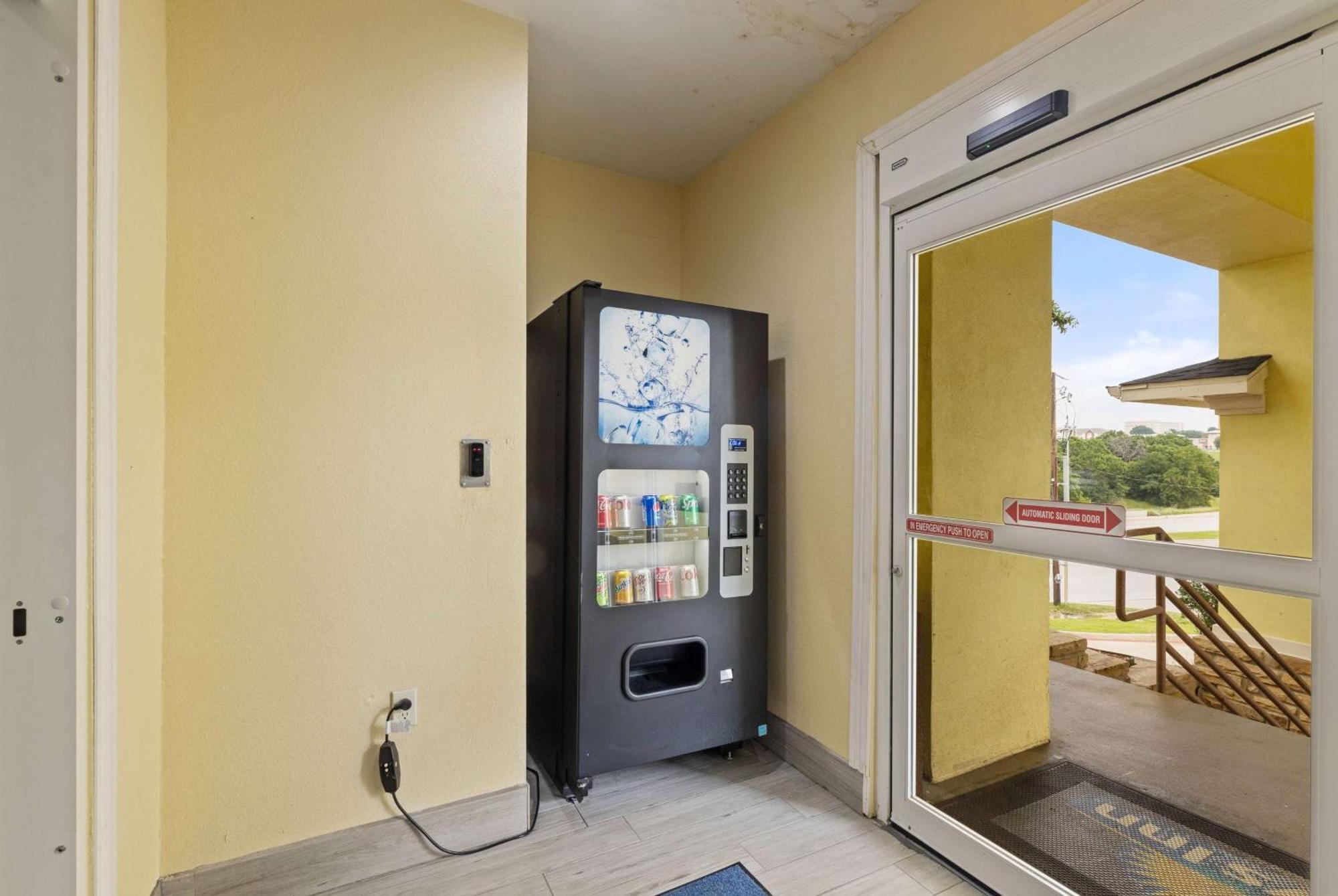 Days Inn & Suites By Wyndham Dfw Airport South-Euless Exterior foto