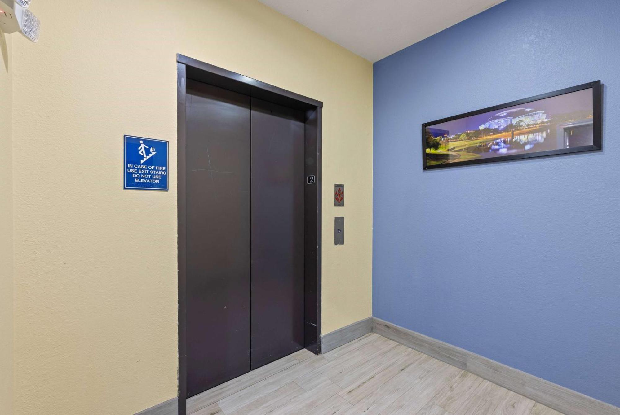 Days Inn & Suites By Wyndham Dfw Airport South-Euless Exterior foto